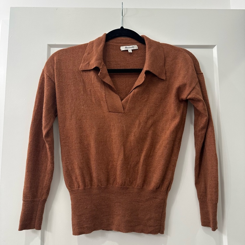 V-Neck with Long Sleeves and Ribbed Details